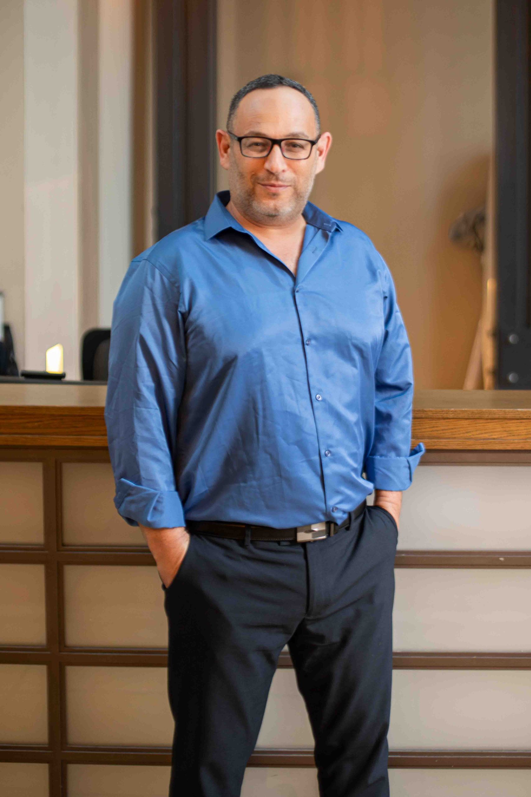 Adv. Ofir Pozner